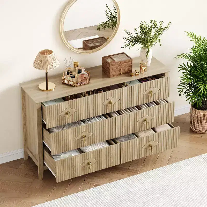 Commode de chambre à 7 tiroirs, commode en bois de 54 po de large avec poignées métalliques, organisateur de rangement pour vêtements cannelé, meuble TV de commode pour couloir