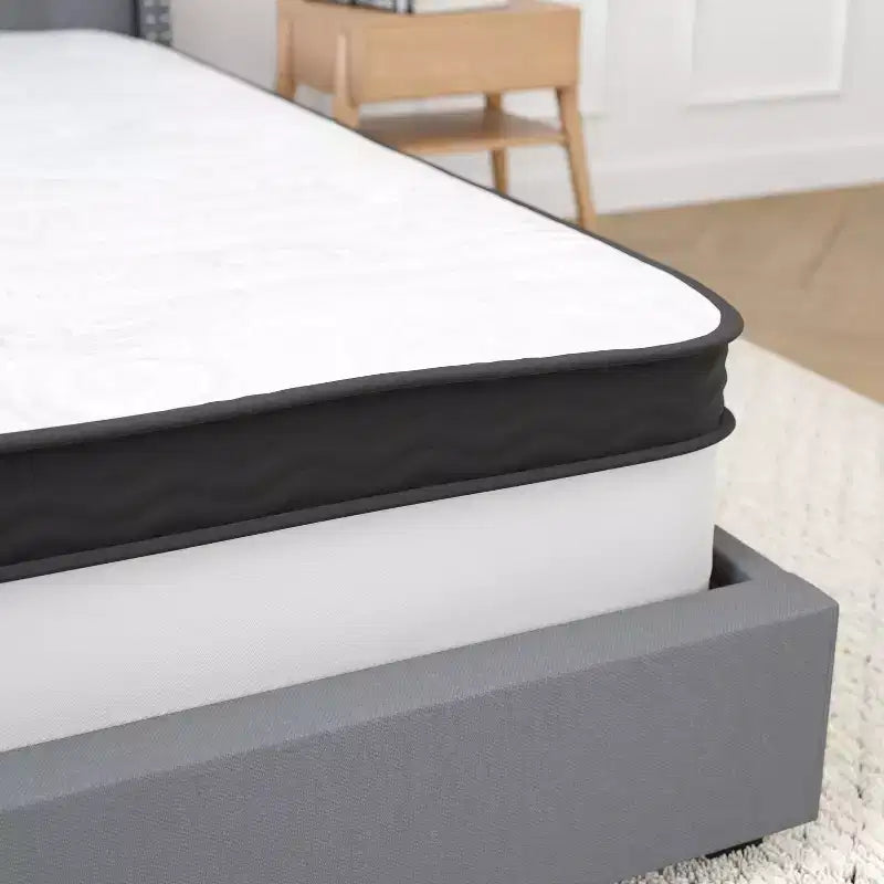Matelas hybride de 30 cm avec ressorts ensachés individuellement et mousse à mémoire de forme.
